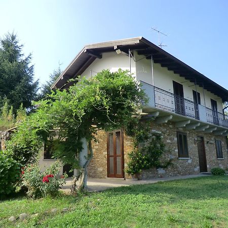 Вилла Casale Cadeloro Nebbiuno Экстерьер фото